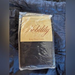 Nobility King sized Cobalt blue silk blend duvet with shams.